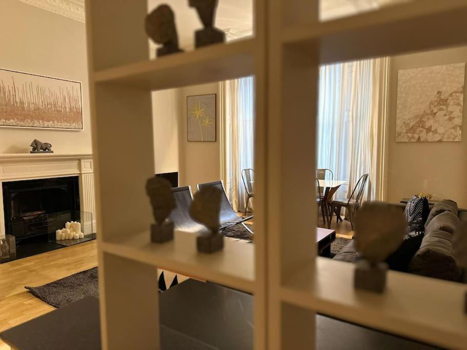Stunning 2 Bed/2Bath Flat In Heart Of Kensington Apartamento Londres Exterior foto