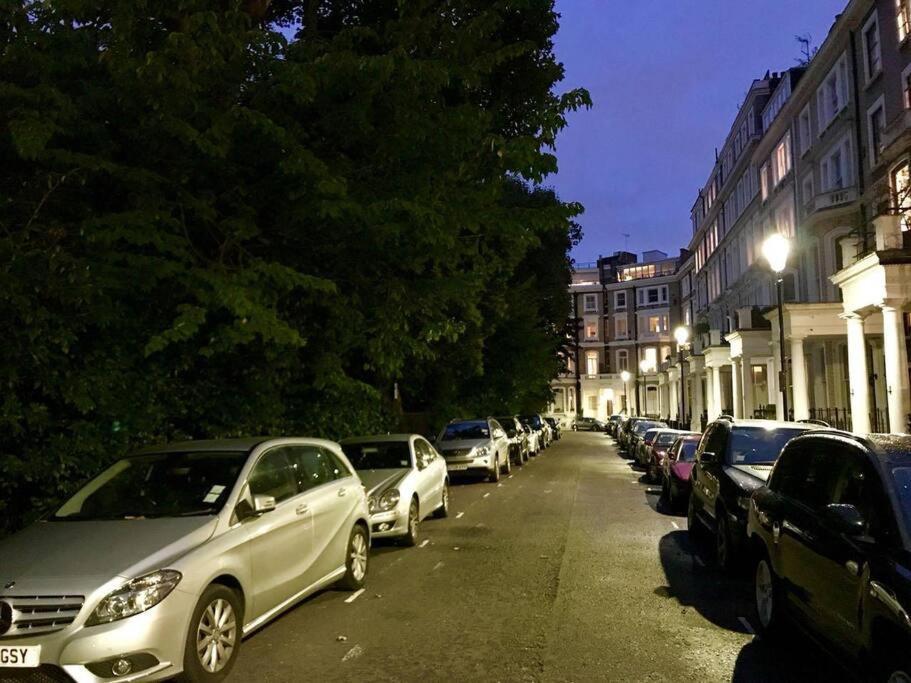Stunning 2 Bed/2Bath Flat In Heart Of Kensington Apartamento Londres Exterior foto