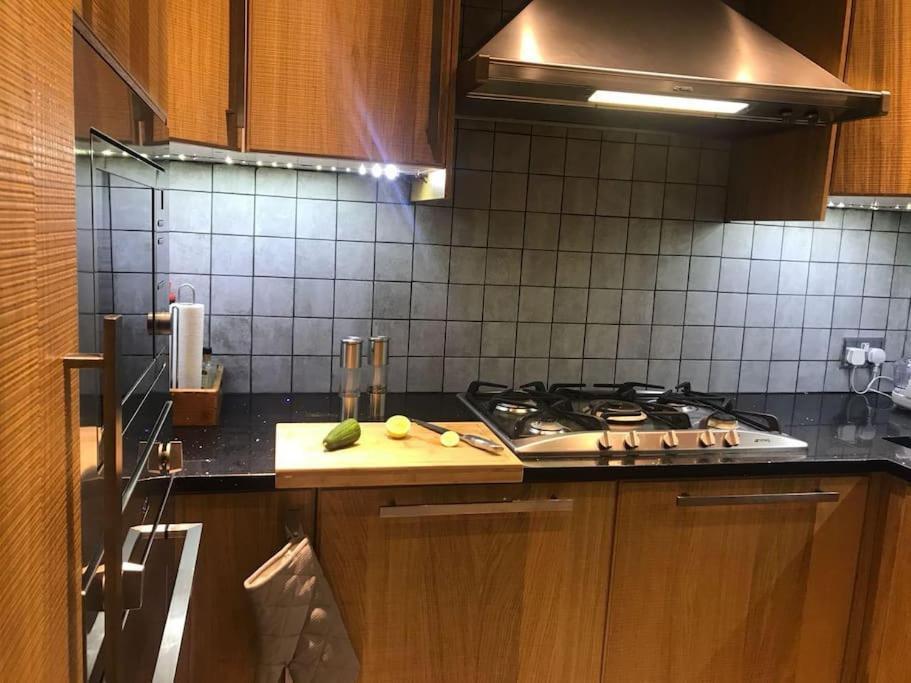 Stunning 2 Bed/2Bath Flat In Heart Of Kensington Apartamento Londres Exterior foto