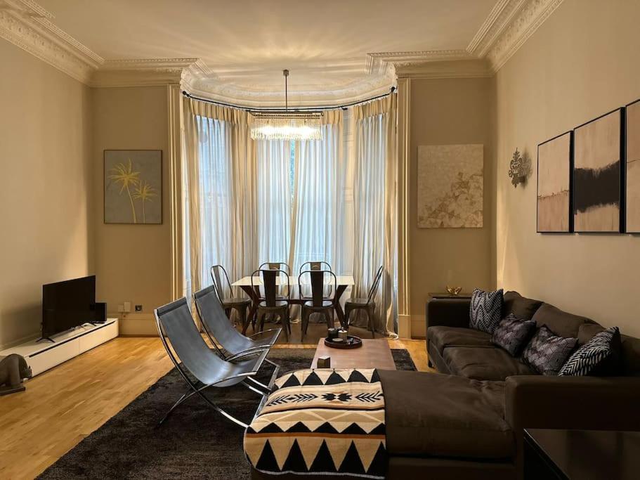 Stunning 2 Bed/2Bath Flat In Heart Of Kensington Apartamento Londres Exterior foto