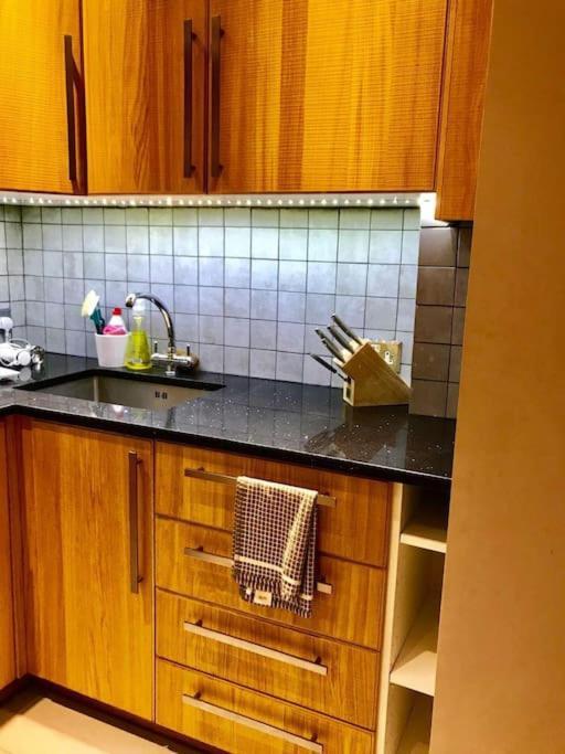 Stunning 2 Bed/2Bath Flat In Heart Of Kensington Apartamento Londres Exterior foto