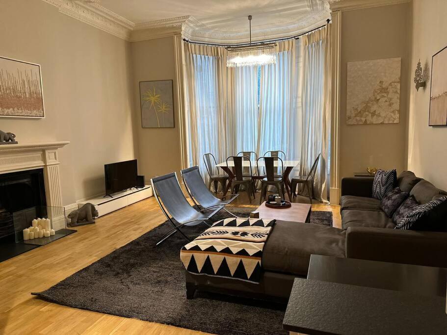 Stunning 2 Bed/2Bath Flat In Heart Of Kensington Apartamento Londres Exterior foto