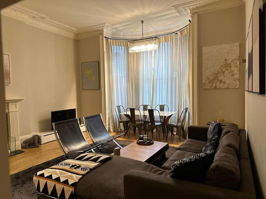 Stunning 2 Bed/2Bath Flat In Heart Of Kensington Apartamento Londres Exterior foto