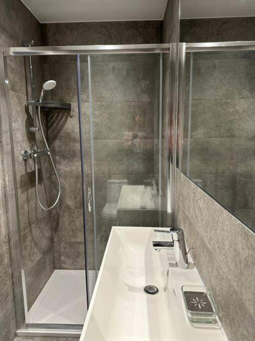Stunning 2 Bed/2Bath Flat In Heart Of Kensington Apartamento Londres Exterior foto