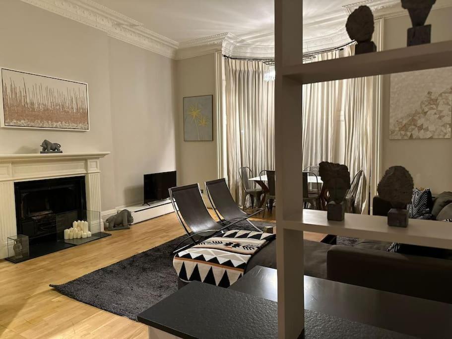 Stunning 2 Bed/2Bath Flat In Heart Of Kensington Apartamento Londres Exterior foto